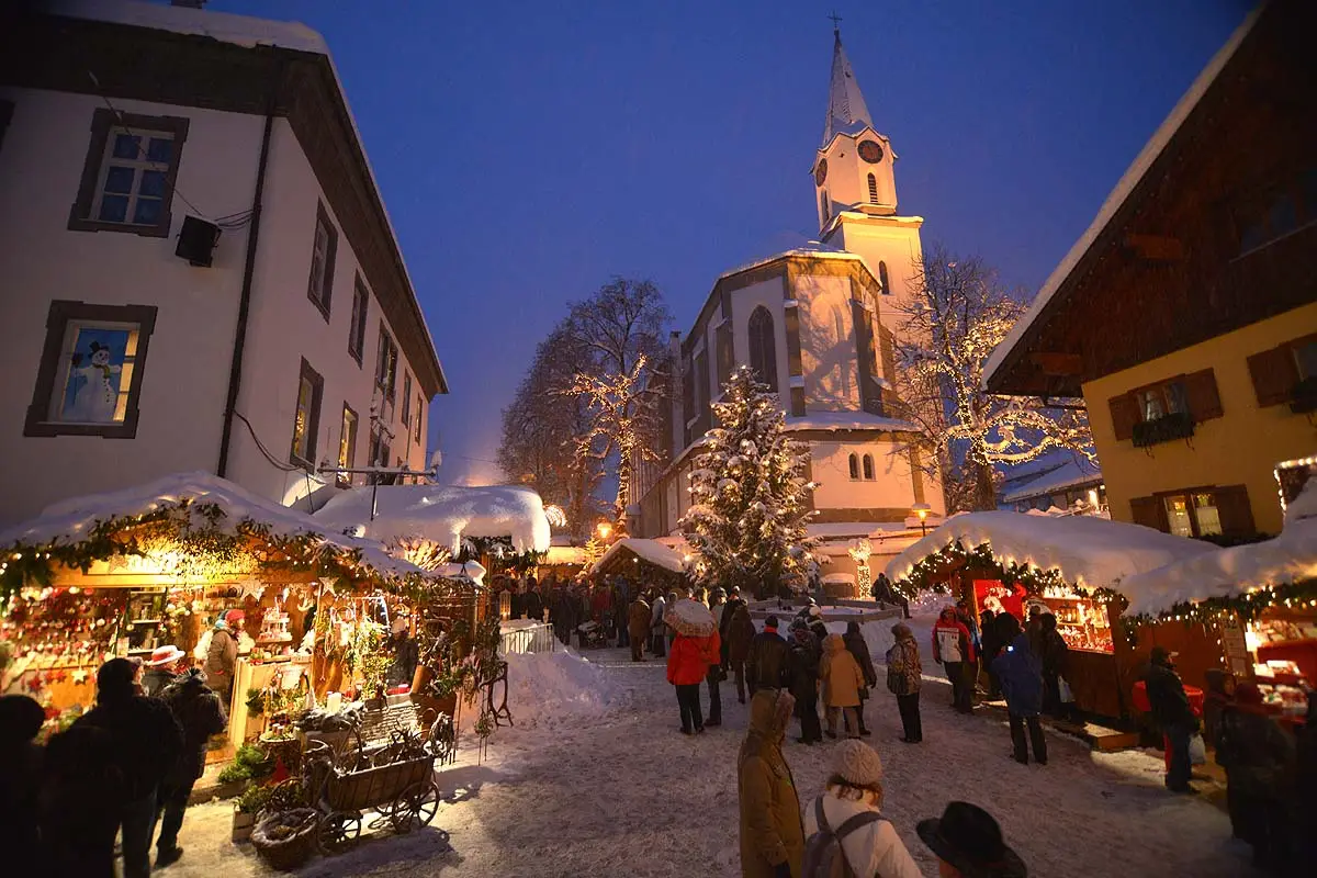 2025_EWM_Weihnachtsdorf