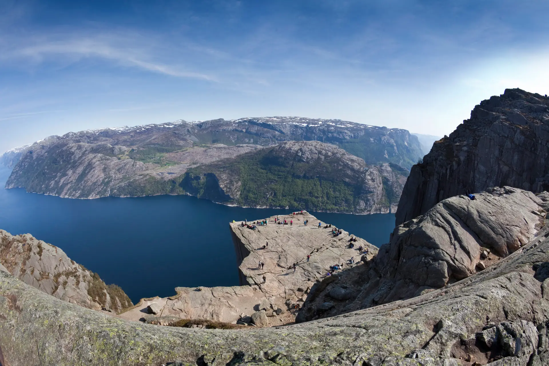 Vista del Púlpito el del Lysefjord (el fiordo de la luz) a sus pies